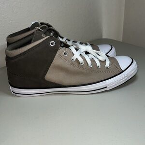 CONVERSE CTAS HIGH STREET MID NEW, size12M, 14W, very comfy, last one! A11651C